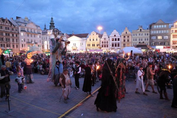 Červnová Plzeň: Open-air festivaly humoru, tance, folkloru, metalu i triatlonu