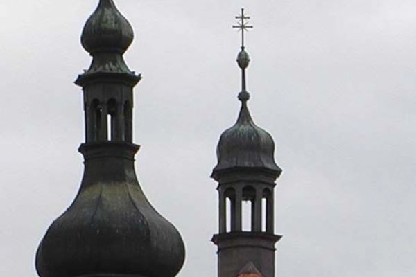 Policisté objasnili červnovou krádež v kostele v Hostouni