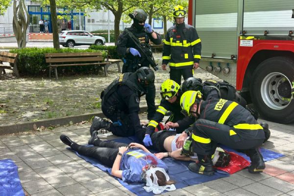 Karlovy Vary: Na krajském úřadě se konal nácvik modelových situací s aktivním střelcem v budově