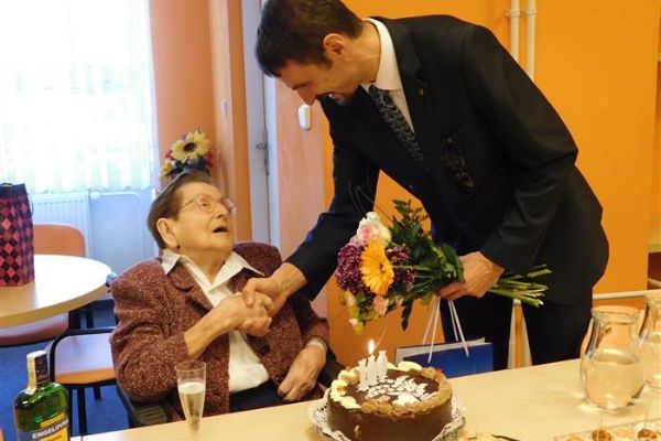 Cheb: Paní Jindřiška Engelová oslavila sto let
