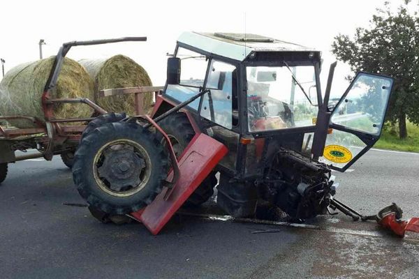 Okrouhlá: Včerejší nehoda traktoru a osobního vozidla 