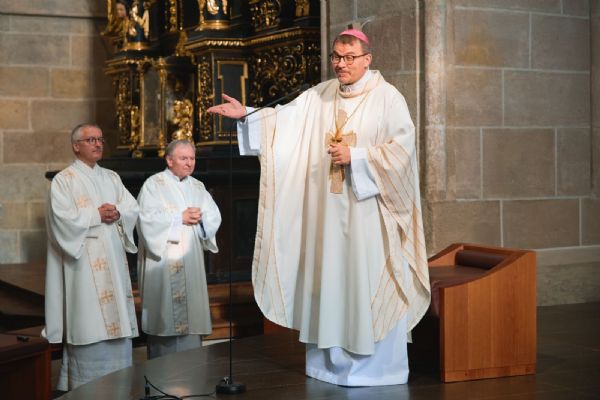 Diecézní charita Plzeň oslavila 30 let pomoci potřebným Diecézní charita Plzeň oslavila 30 let pomoci potřebným