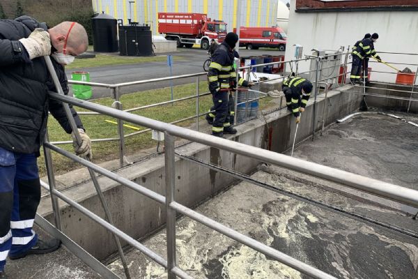 Do kanalizace v Plzni opět přitekly nebezpečné látky