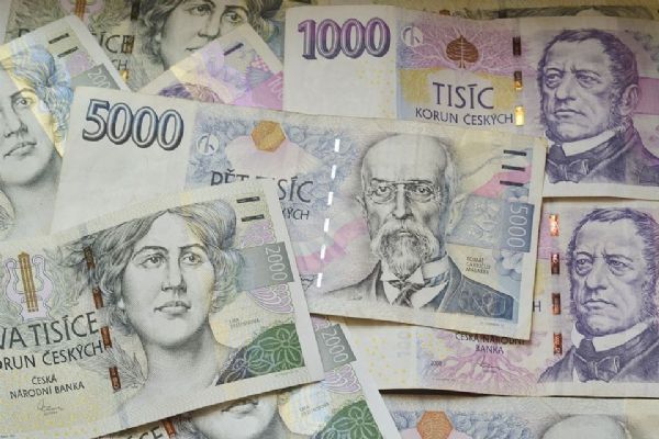 Firmy v Plzni zvyšují platy i odměny