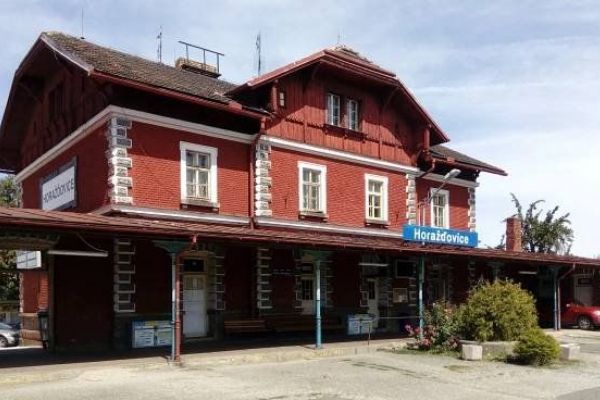 Nádražní budova v Horažďovicích prošla celkovou opravou