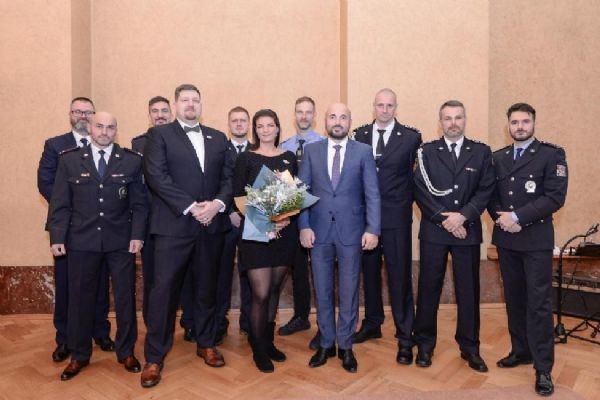 Plzeň ocenila osobnosti za mimořádné činy při záchraně života a majetku Plzeň ocenila osobnosti za mimořádné činy při záchraně života a majetku
