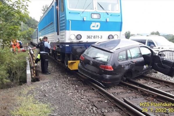 Plzeňské ČSAD bleskově zajistilo náhradní dopravu při havárii vlaku ve Švihově
