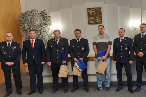 Policisté z Dobřan zachránili životy. Převzali ocenění Policisté z Dobřan zachránili životy. Převzali ocenění