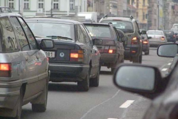 Řidiče v Plzni čeká dopravní peklo