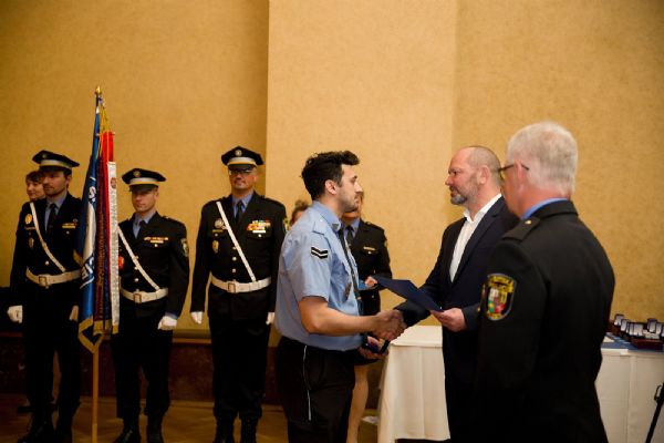 Strážníci zachraňovali životy. Převzali za to ocenění Strážníci zachraňovali životy. Převzali za to ocenění