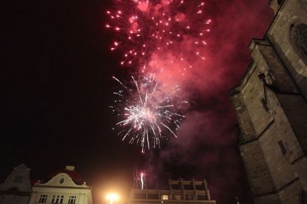 V Plzni, Klatovech ani Domažlicích novoroční ohňostroj nezruší