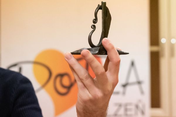 Veřejnost má možnost nominovat dobrovolníky na cenu Křesadlo Veřejnost má možnost nominovat dobrovolníky na cenu Křesadlo