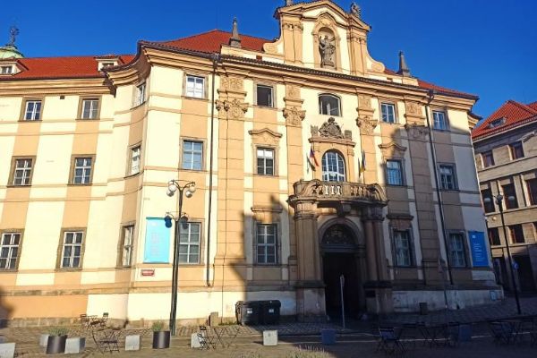 Praha věnuje Národní knihovně finance na vybudování mobilního pracoviště digitalizace knihovních fondů
