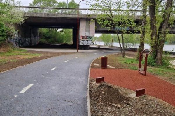 Praha zprovoznila další část cyklostezky A1 mezi Stromovkou a ulicí Varhulíkové Praha zprovoznila další část cyklostezky A1 mezi Stromovkou a ulicí Varhulíkové