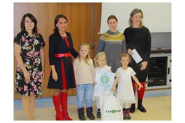 Karlovy Vary: Kraj předal ceny vítězům soutěží spojených s tříděním odpadu a recyklací Karlovy Vary: Kraj předal ceny vítězům soutěží spojených s tříděním odpadu a recyklací