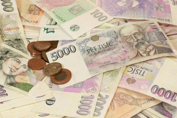 Karlovy Vary: Seniora okradli o 200 tisíc korun