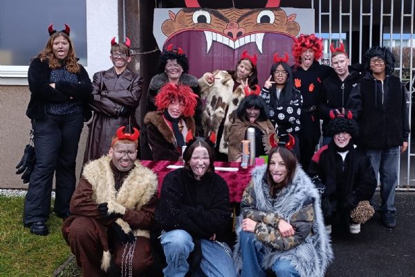 Ostrov: Procházka peklem a adventní jarmark na ZŠ Masarykova Ostrov: Procházka peklem a adventní jarmark na ZŠ Masarykova