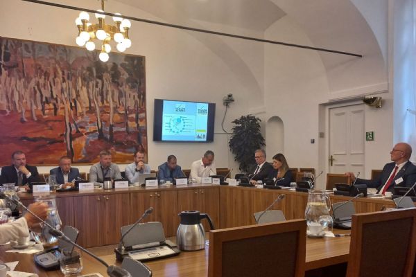 Přeshraniční zdravotní péče: Místostarosta Aše Pavel Matala diskutoval o řešeních akutních problémů Přeshraniční zdravotní péče: Místostarosta Aše Pavel Matala diskutoval o řešeních akutních problémů