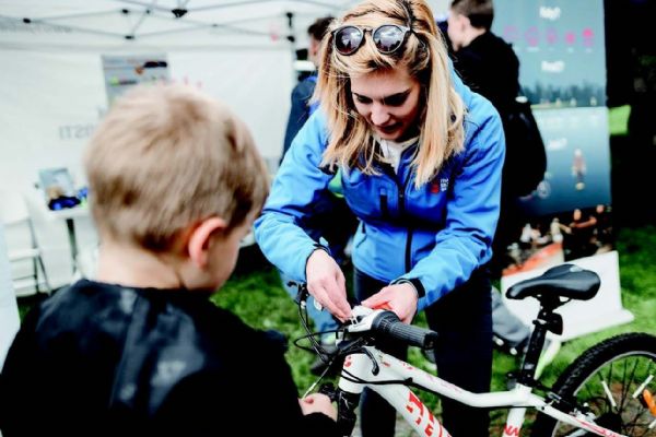 Projekt „Na kole jen s přilbou“ varuje před zbytečnými riziky Projekt „Na kole jen s přilbou“ varuje před zbytečnými riziky