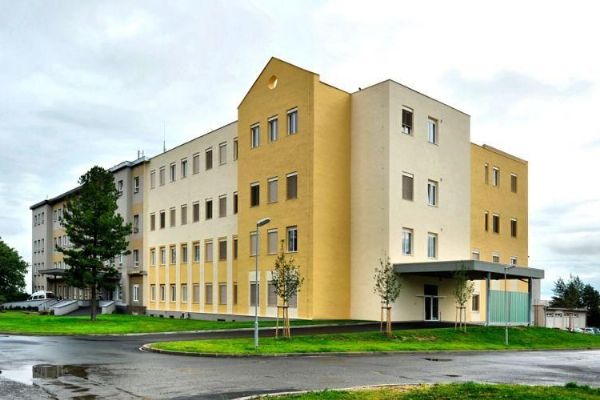 Region: Karlovarská krajská nemocnice realizuje projekt Zlepšení onkologické péče v Karlovarském kraji Region: Karlovarská krajská nemocnice realizuje projekt Zlepšení onkologické péče v Karlovarském kraji