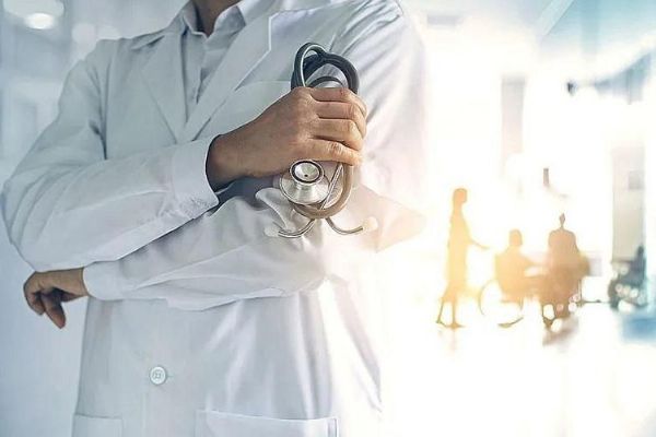Region: Krajské zdravotnictví se staví na nohy, kraj finančně podporuje skoro stovku budoucích doktorů Region: Krajské zdravotnictví se staví na nohy, kraj finančně podporuje skoro stovku budoucích doktorů