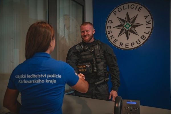 Region: Policista Obvodního oddělení Cheb město byl oceněn za nejlepší video ze zásahu Region: Policista Obvodního oddělení Cheb město byl oceněn za nejlepší video ze zásahu