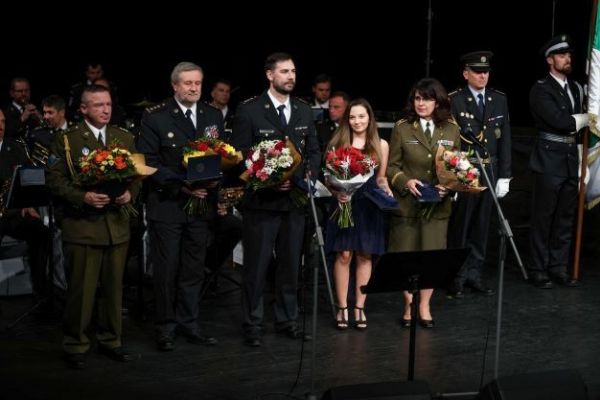 Sokolov: Proběhl tradiční benefiční koncert Hudby Hradní stráže a Policie ČR