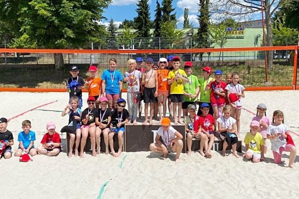 Sokolov: Školáci poznávali kouzlo plážového volejbalu