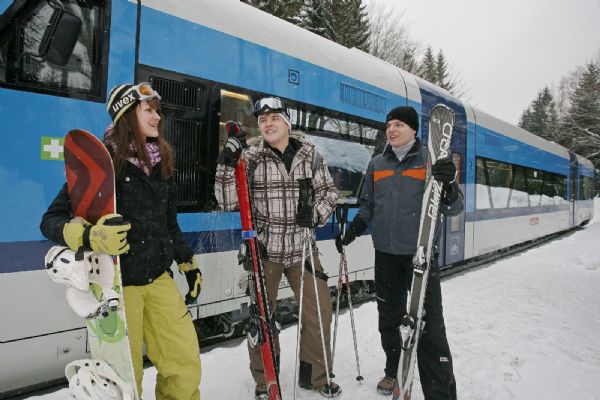 Startuje nová sezóna ČD Ski, výhodné skipasy získají lyžaři v českých střediscích i v Alpách Startuje nová sezóna ČD Ski, výhodné skipasy získají lyžaři v českých střediscích i v Alpách
