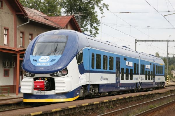 Vlakové spojení do Berlína a Mnichova bude obnoveno od pondělního rána. Cestující však musí ještě počítat s omezeními