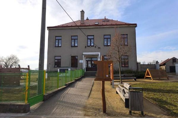 Nasobůrecká škola překonala krizi učitelů, ředitelka odstoupila Nasobůrecká škola překonala krizi učitelů, ředitelka odstoupila