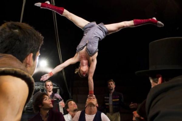 Akrobatický soubor Akoreacro uzavře od úterka zahraniční program sezóny nového cirkusu 
