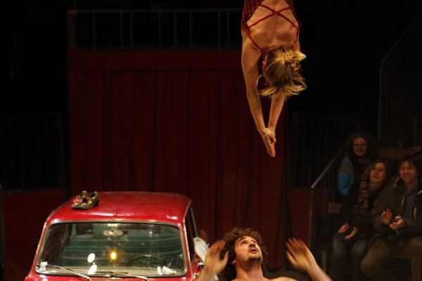 Francouzský akrobatický soubor Cirque Aital zahájí ve čtvrtek podzimní část Sezony nového cirkusu 