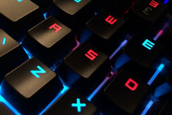 Vývoj počítačových her a e-sport se bude díky novým učebnám vyučovat na ostravské elektrotechnické průmyslovce Vývoj počítačových her a e-sport se bude díky novým učebnám vyučovat na ostravské elektrotechnické průmyslovce