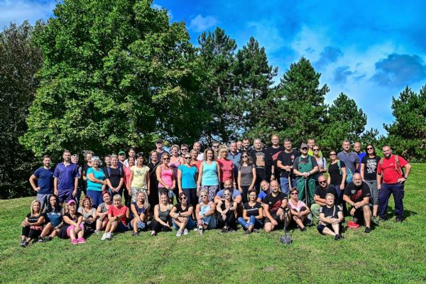 Zaměstnanci pivovaru Ostravar a MOAP zvelebovali Komenského sady v rámci projektu Dny, kdy pomáháme aneb Community Days Zaměstnanci pivovaru Ostravar a MOAP zvelebovali Komenského sady v rámci projektu Dny, kdy pomáháme aneb Community Days