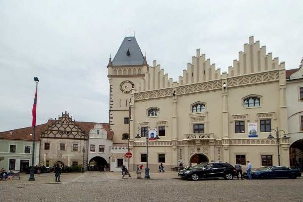 Tábor oživuje Žižkovo náměstí: pěší zóna a více zeleně Tábor oživuje Žižkovo náměstí: pěší zóna a více zeleně