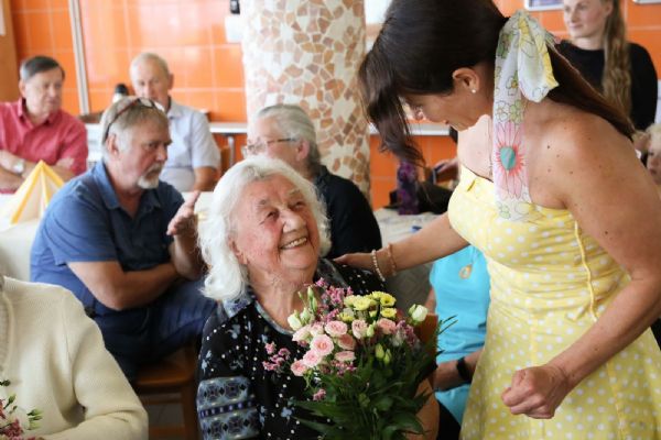 Rekordní věk nad 100 let oslavilo šest žen z Domova pro seniory sv. Jiří v Plzni Rekordní věk nad 100 let oslavilo šest žen z Domova pro seniory sv. Jiří v Plzni