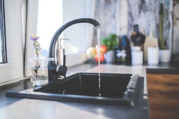 Voda ohrožena: Hygienické normy nesplněny, doporučena sanace studní Voda ohrožena: Hygienické normy nesplněny, doporučena sanace studní