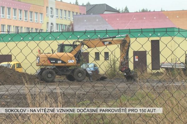 Sokolov: Na Vítězné vznikne dočasné parkoviště pro 150 aut (TV Západ)