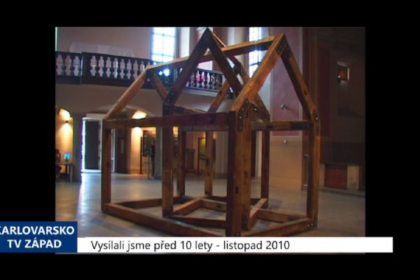 2010 – Sokolov: Dřevěné spojené domy stojí v kostele (4198) (TV Západ)