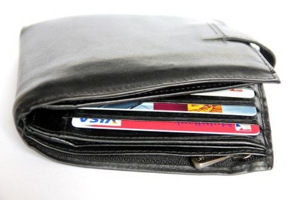 Aš: Z kapsy bundy odcizili poškozenému peněženku