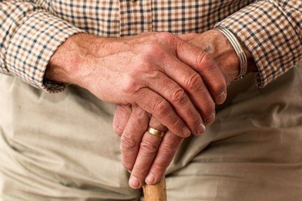 Ústav péče o seniory Třemošná a Linka bezpečí získají finanční podporu 