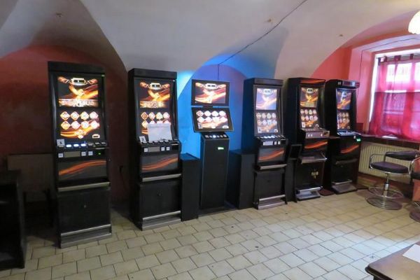 Cheb: Celníci zajistili nelegální hrací automaty v hodnotě 600 tisíc