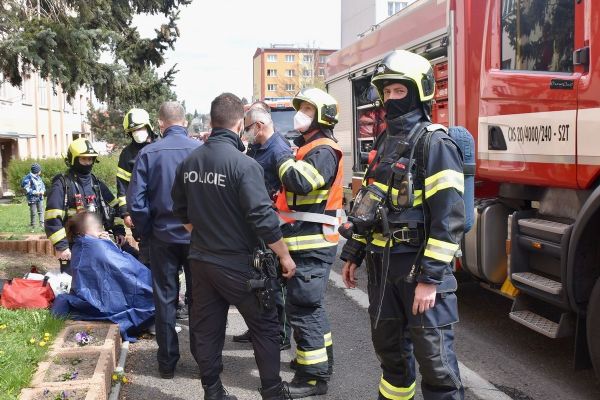 Chodov: U požáru balkonu zasahovalo 6 jednotek hasičů