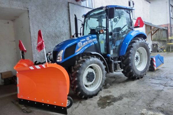 Dolní Nivy: Obec pořídila nový traktor 