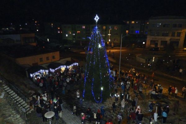 Hranice: Ve městě byl v sobotu rozsvěcen vánoční strom