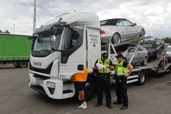 Karlovarsko: Policie se zaměřila na nákladní dopravu