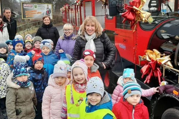 Karlovy Vary: Děti vyhrály výlet vánočním vláčkem