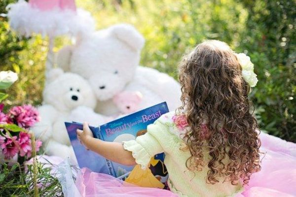 Karlovy Vary: Knihovníci čtou dětem Pohádky pro medvídky