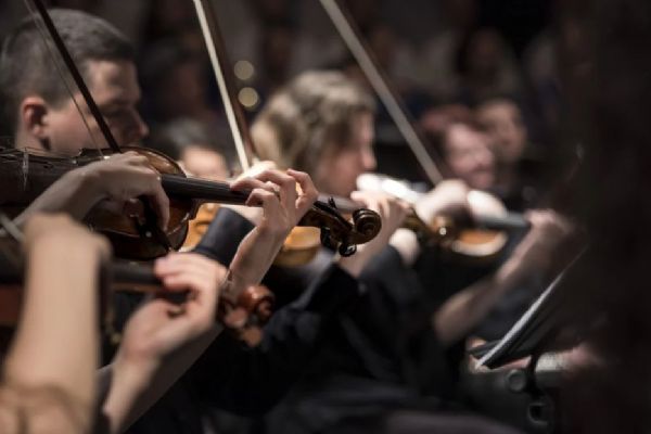 Karlovarský kraj podpoří individuální dotací kulturní činnost orchestrů a divadla